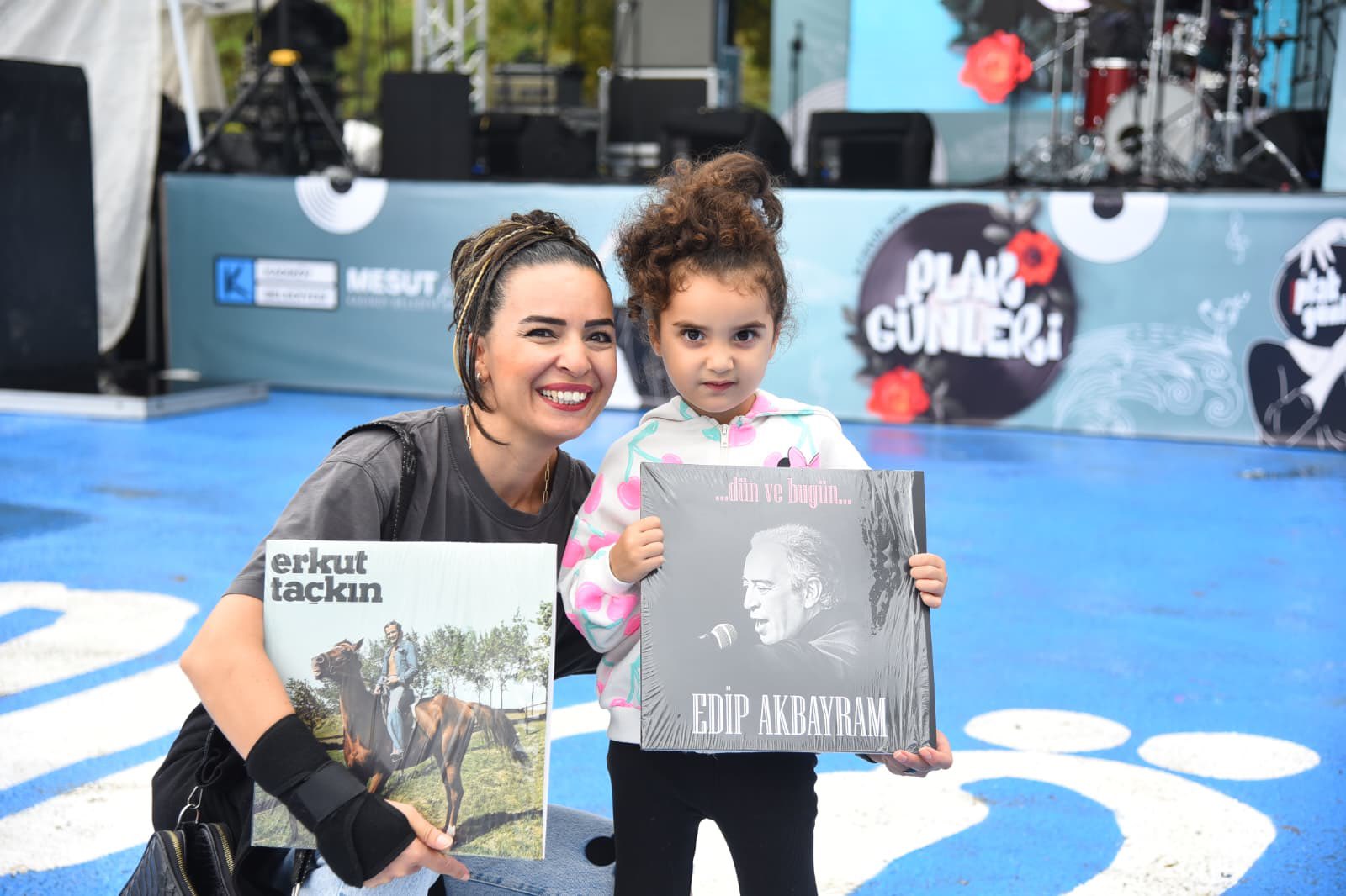 Kadıköy’de plaklar Edip Akbayram anısına döndü